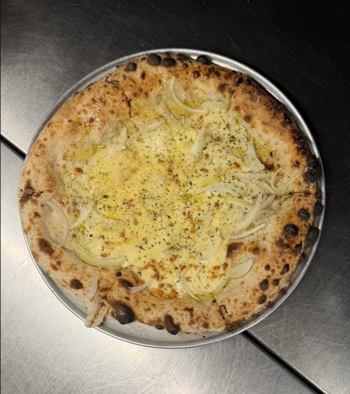 Pizza fugazzeta con queso